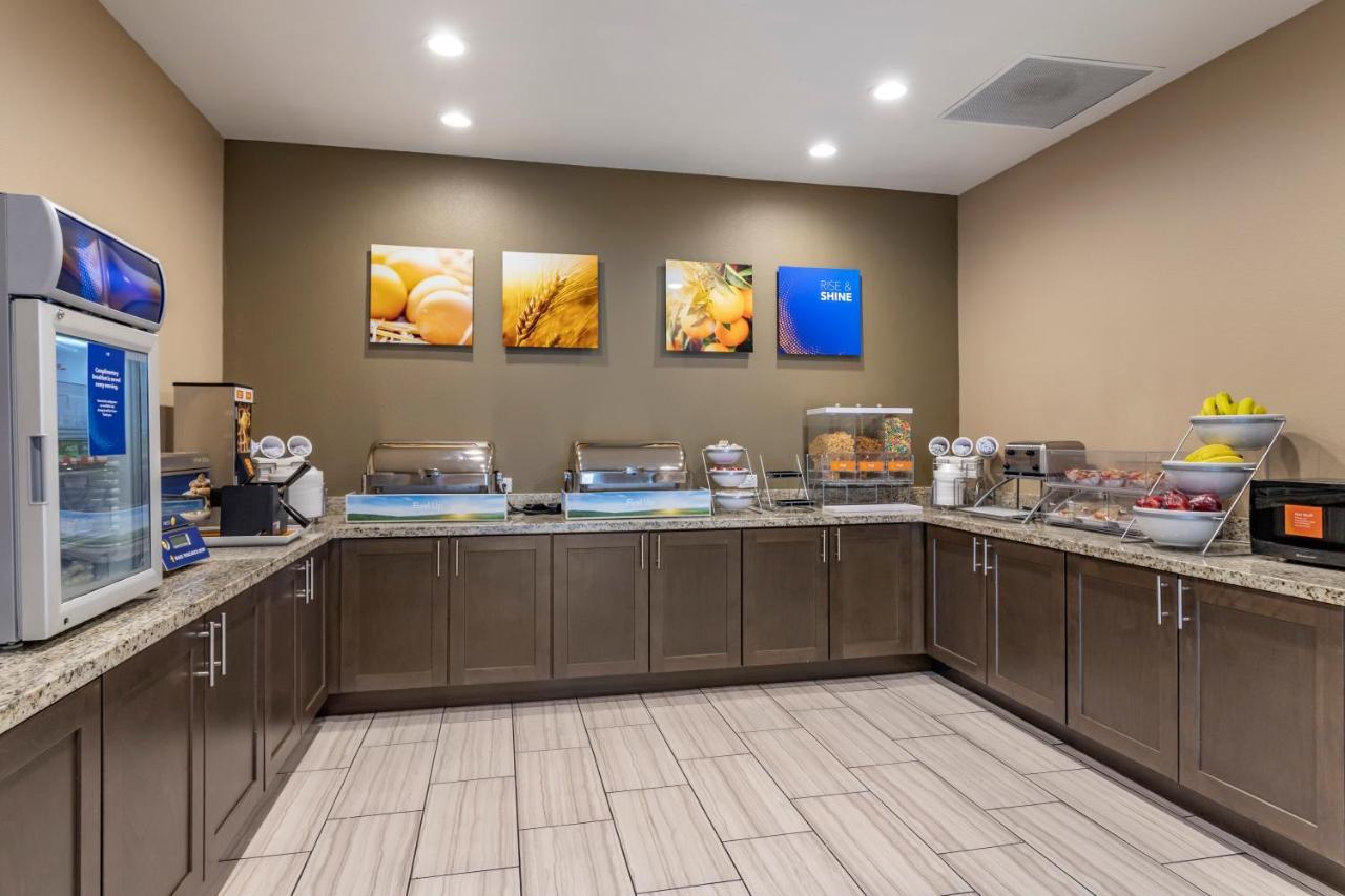 Hotel Comfort Near Sam Houston Race Park