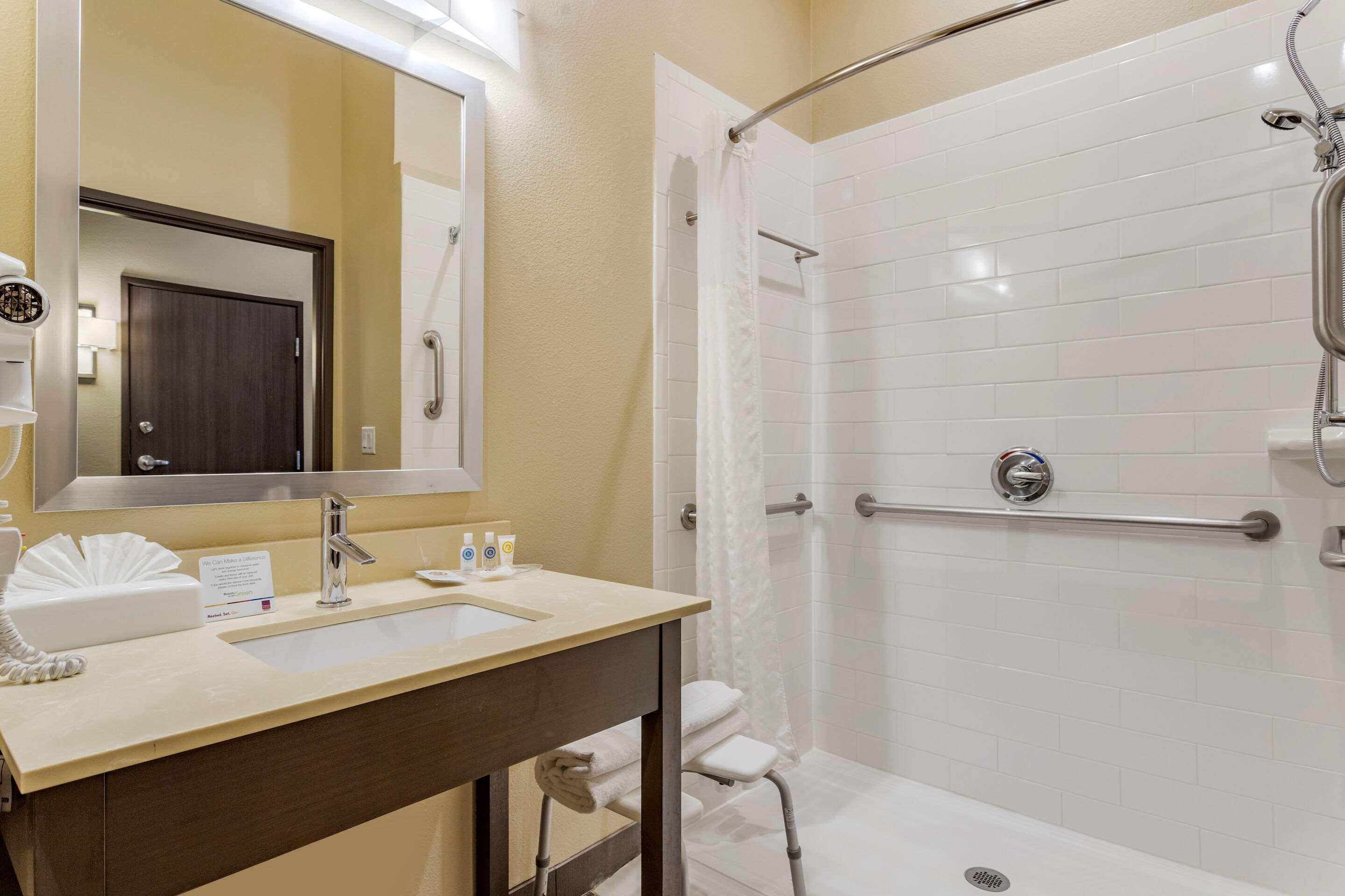 Comfort Near Sam Houston Race Park Hotel