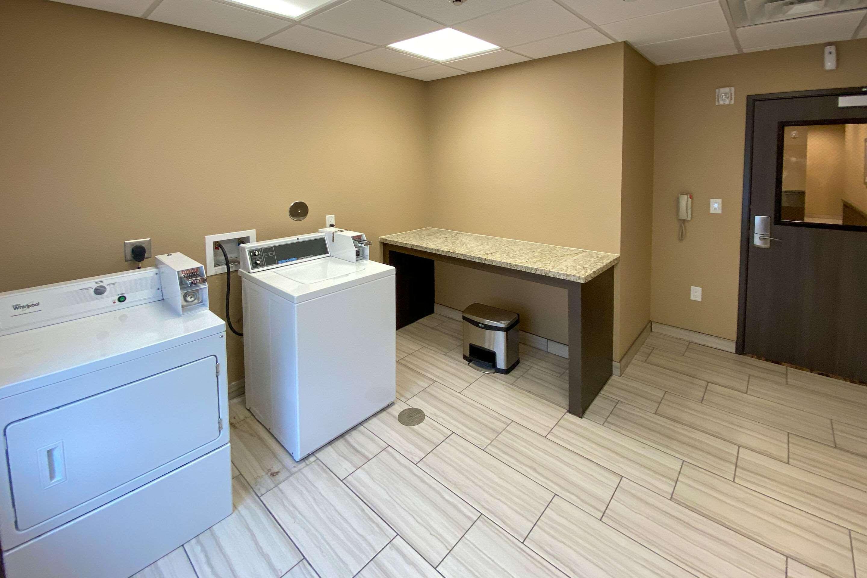Comfort Near Sam Houston Race Park Hotel 3*