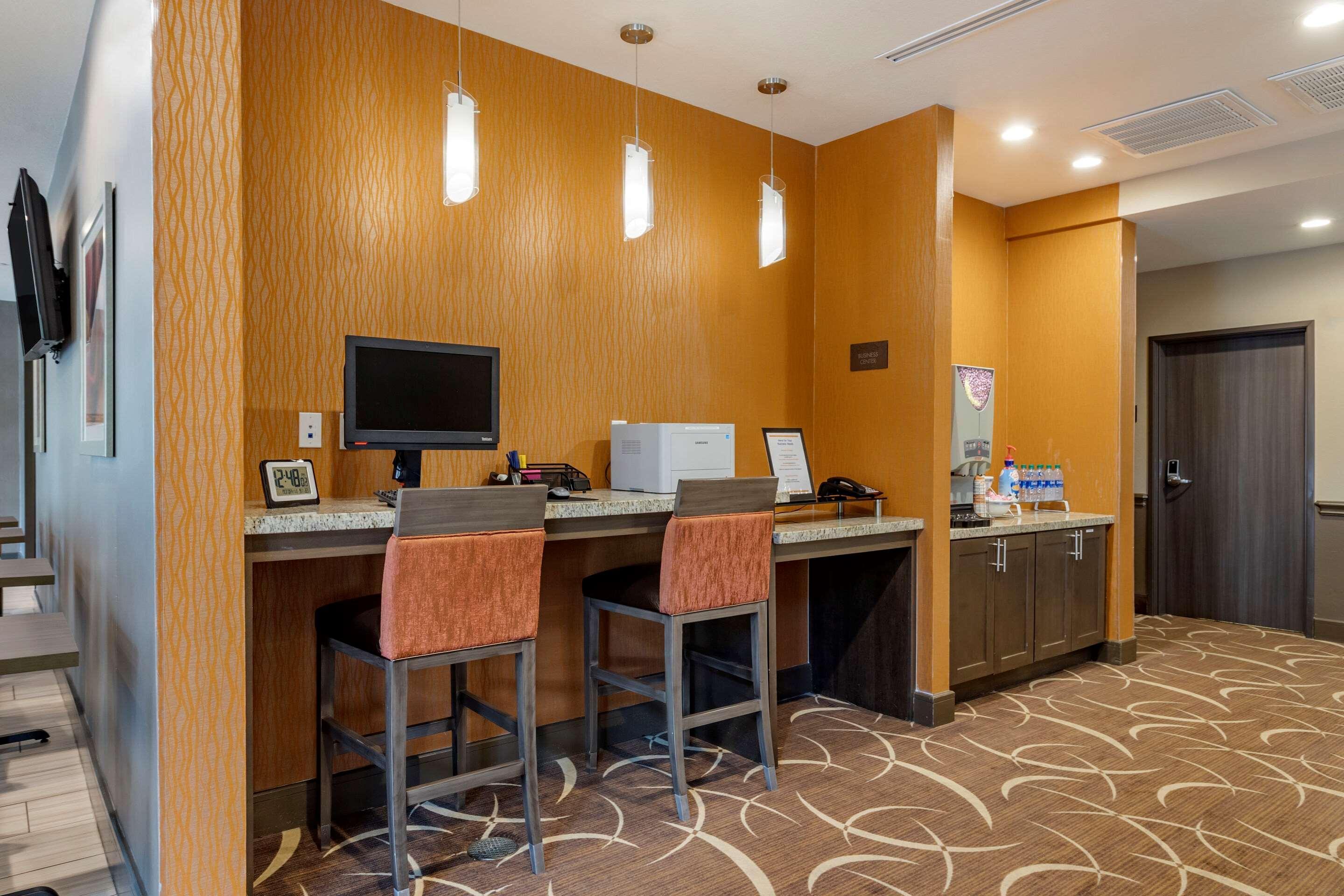 Comfort Near Sam Houston Race Park Hotel
