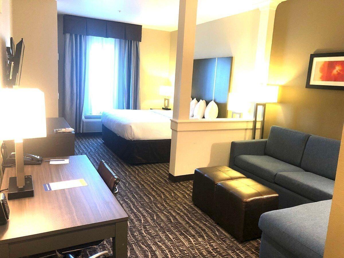 Hotel Comfort Near Sam Houston Race Park
