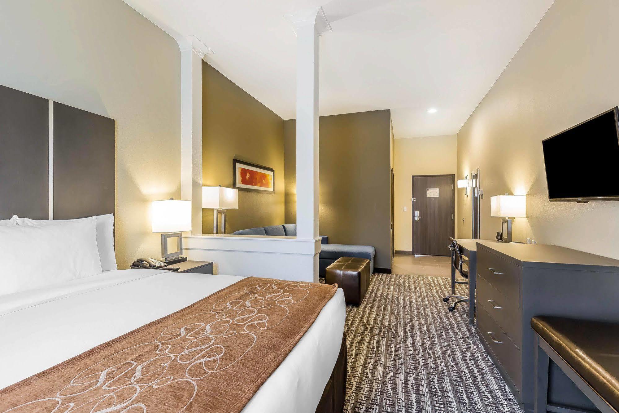 Hotel Comfort Near Sam Houston Race Park