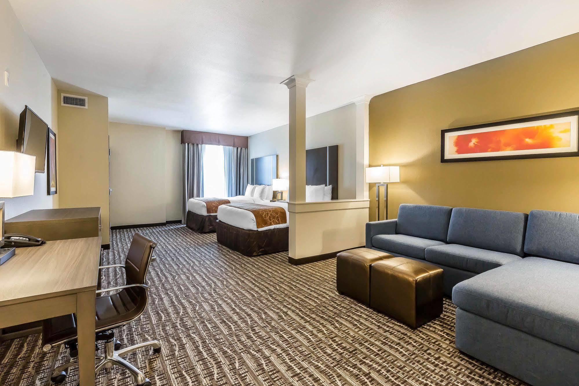 Comfort Near Sam Houston Race Park Hotel