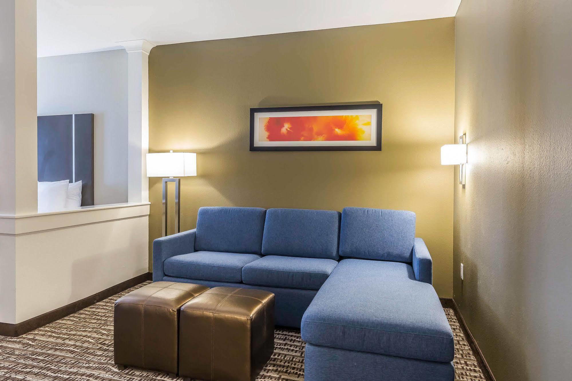 Hotel Comfort Near Sam Houston Race Park 3*
