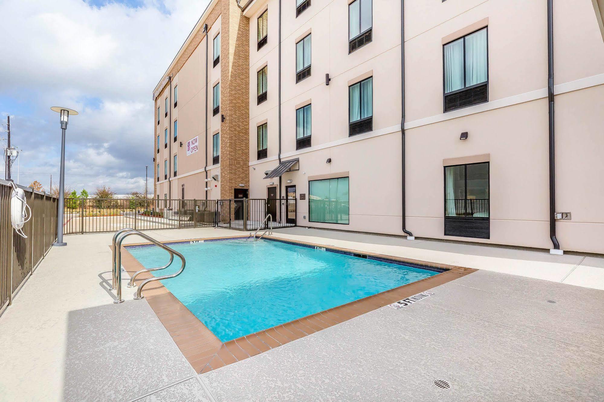 Hotel Comfort Near Sam Houston Race Park