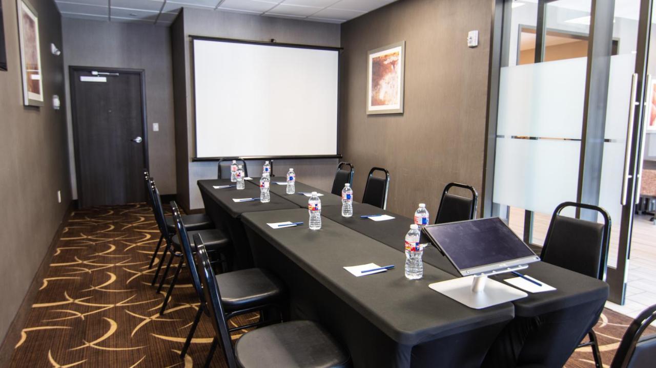 Hotel Comfort Near Sam Houston Race Park